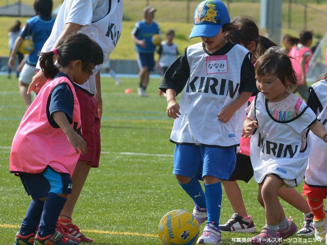 香川県／高松市東部運動公園に733名が参加！  U-18日本女子代表の高倉監督らとサッカーを楽しむ JFA・キリン レディース／ガールズサッカーフェスティバル in 香川 開催レポート