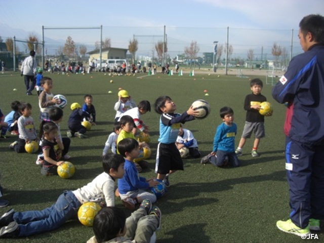 JFAキッズサッカーフェスティバル　山梨県中巨摩郡の昭和町押原公園に、約260人が参加！