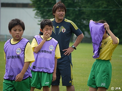 モンテディオ山形選手会が復興支援招待サッカー教室を開催