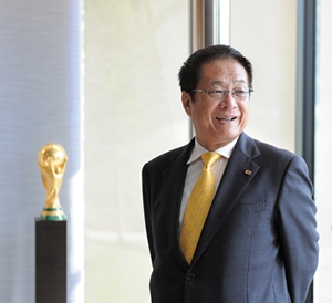 犬飼会長、FIFAブラッター会長を表敬訪問