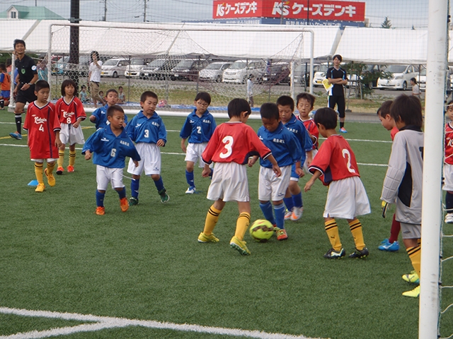 JFAキッズ（U-6/8/10）サッカーフェスティバル 山形県米沢市の米沢市営人工芝サッカーフィールドに、1,327人が参加！