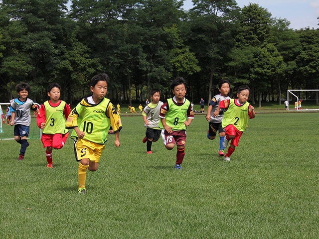 JFAキッズ（U-6/8）サッカーフェスティバル 北海道苫小牧市の苫小牧市緑ヶ丘公園サッカー場に、252人が参加！