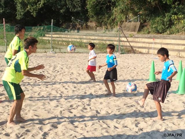 Japan Beach Soccer National Team coach Marcelo MENDES holds clinic in Kumamoto