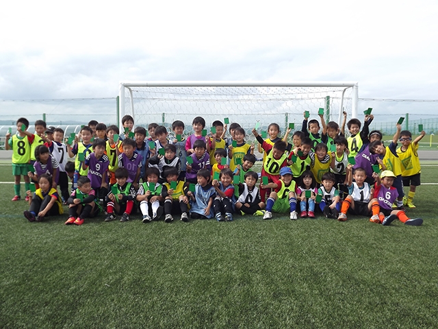 JFAキッズ（U-6/8/10）サッカーフェスティバル 北海道旭川市の旭川市　東光スポーツ公園球技場に、569人が参加！