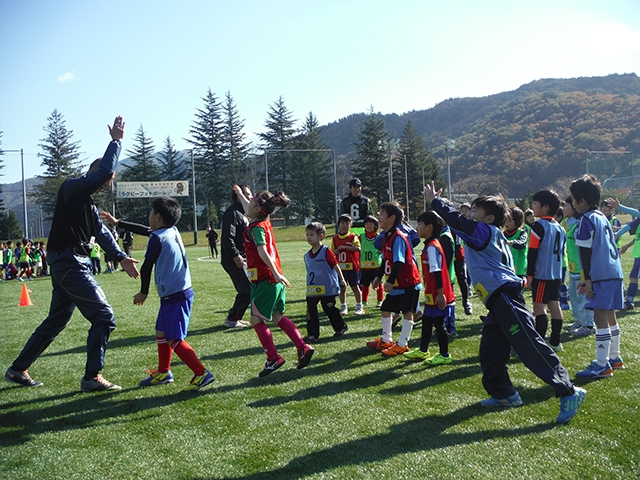 JFAキッズ（U-6/8）サッカーフェスティバル 岩手県釜石市の釜石市球技場に、135人が参加！