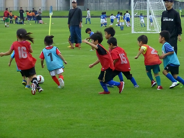 JFAキッズ（U-8）サッカーフェスティバル 富山県砺波市の破波総合運動公園　多目的競技場に、275人が参加！