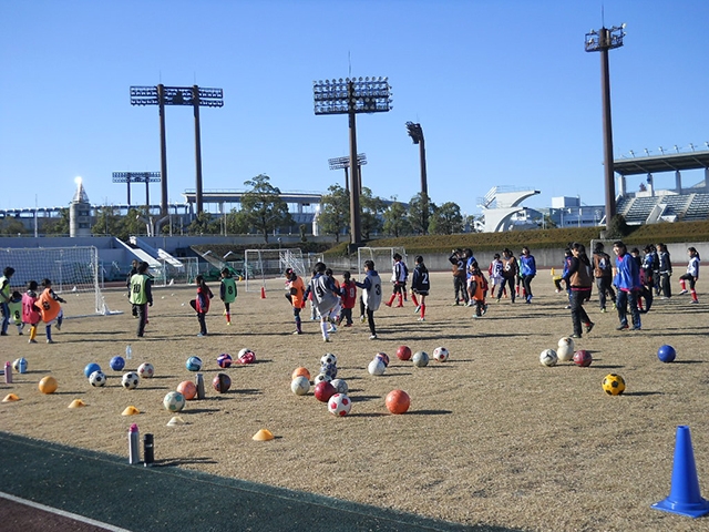 JFAレディース／ガールズサッカーフェスティバル 岐阜県岐阜市の岐阜メモリアルセンター長良川補助競技場に、103人が参加！