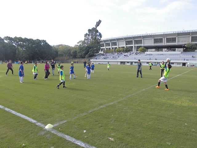 JFAキッズ（U-10）サッカーフェスティバル 愛媛県松山市の愛媛県総合運動公園球技場に、515人が参加！