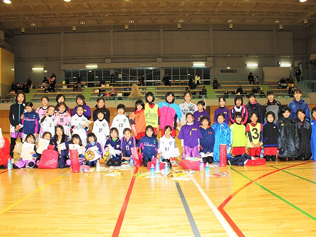 JFAガールズサッカーフェスティバル 長野県岡谷市の岡谷市総合体育館・東体育館に、99人が参加！