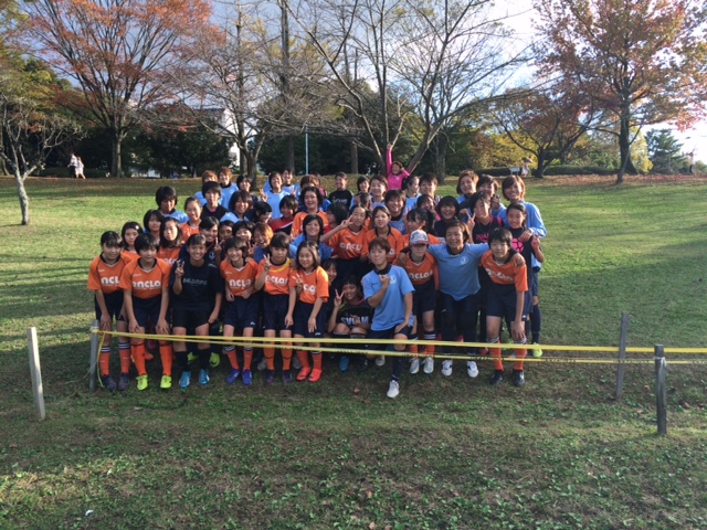 JFAレディース／ガールズサッカーフェスティバル 福岡県春日市の福岡県営春日公園に、100人が参加！