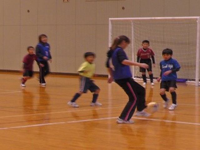 JFAファミリーフットサルフェスティバル 鹿児島県霧島市の鹿児島県霧島市横川体育館に、200人が参加！