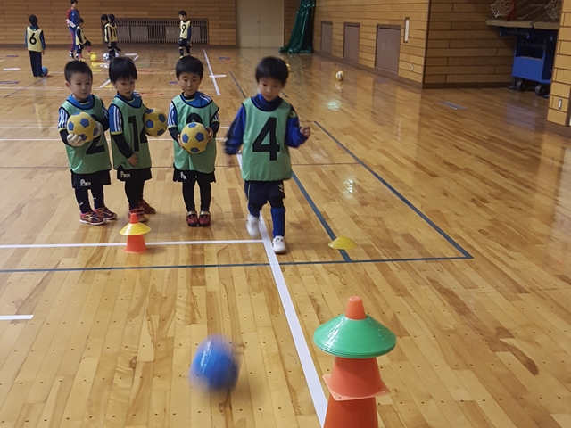 JFAキッズ（U-6/8）サッカーフェスティバル 秋田県横手市の横手市立横手体育館に、102人が参加！