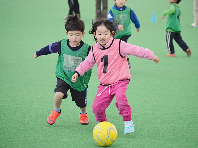 JFAキッズ（U-6）サッカーフェスティバル 島根県出雲市の出雲ドームに、198人が参加！