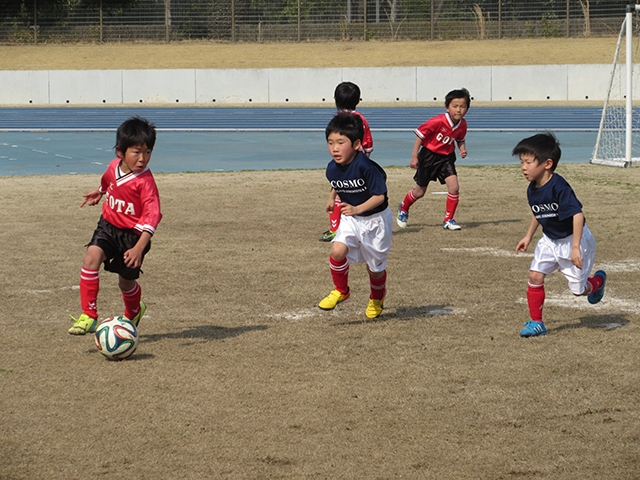 JFAキッズ（U-6/8/10）サッカーフェスティバル 広島県東広島市の東広島運動公園陸上競技場に、378人が参加！