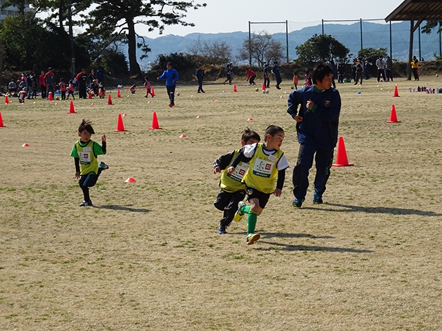 JFAキッズ（U-6）サッカーフェスティバル 千葉県館山市の館山市営市民運動場に、231人が参加！