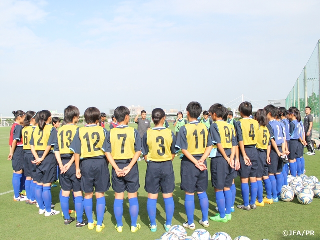 U-15 Japan Women's Selection Team begin training camp in Osaka