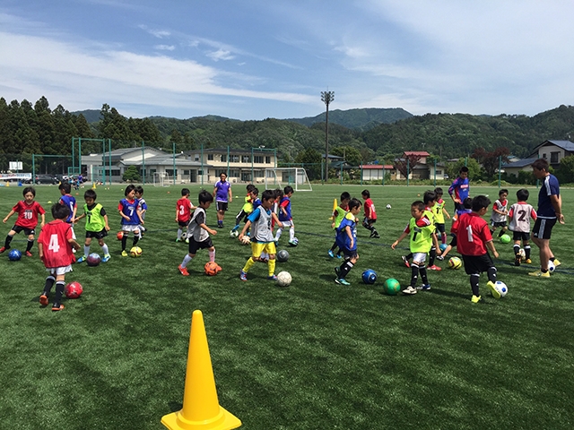 JFAキッズ（U-6/8/10）サッカーフェスティバル 山形県西置賜郡の白鷹町東陽の里グランドに、250人が参加！