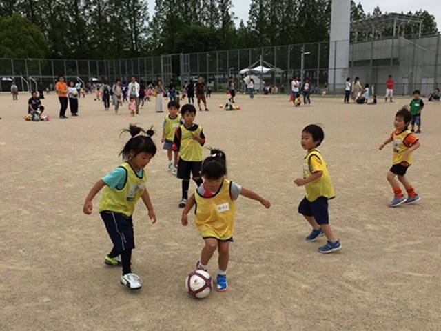 JFAキッズ（U-6）サッカーフェスティバル 山口県山口市の維新百年記念公園　ちょるる広場に、291人が参加！