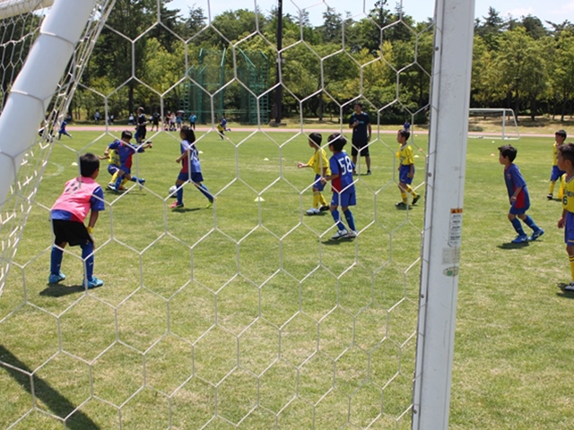 JFAキッズ（U-8/10）サッカーフェスティバル 福島県福島市のあづま補助陸上競技場に、672人が参加！