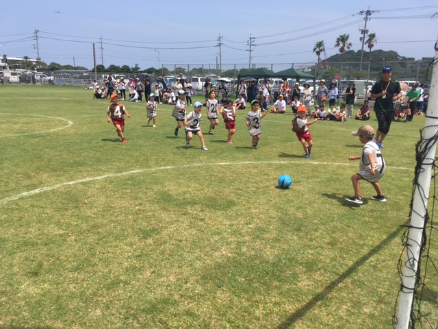 JFAキッズ（U-6）サッカーフェスティバル 長崎県壱岐市のイオン壱岐店横芝生広場に、404人が参加！