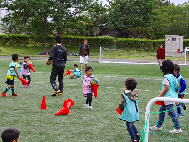 JFAキッズ（U-6/8）サッカーフェスティバル 秋田県潟上市の秋田県フットボールセンターに、70人が参加！