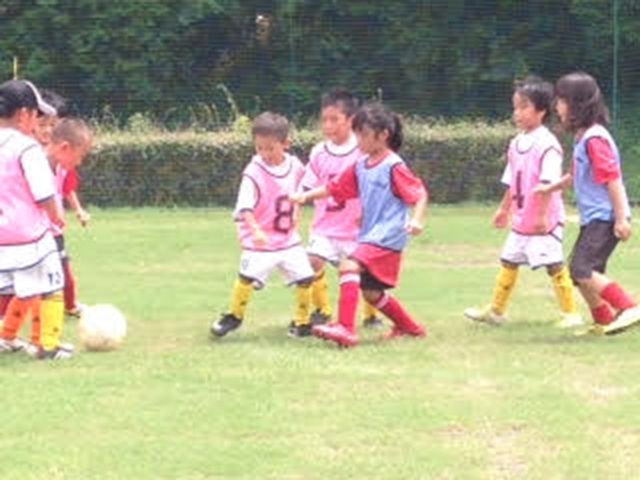 JFAキッズ（U-8）サッカーフェスティバル 大分県日田市の日田市萩尾公園自由広場に、137人が参加！