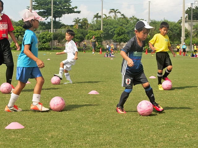 JFAキッズ（U-6/8/10）サッカーフェスティバル 沖縄県島尻郡の八重瀬町東風平サッカー場に、317人が参加！