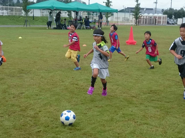 JFAキッズ（U-8/10）サッカーフェスティバル 山形県長井市の長井市置賜生涯学習プラザ運動公園芝生広場に、73人が参加！