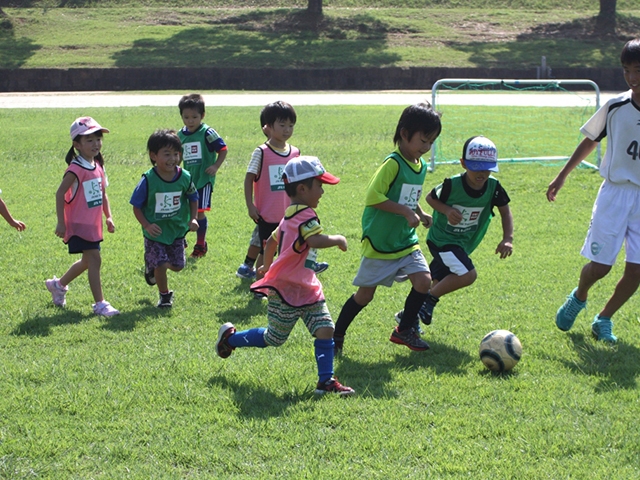 JFAキッズ（U-6/8/10）サッカーフェスティバル 熊本県荒尾市の荒尾運動公園陸上競技場に、340人が参加！