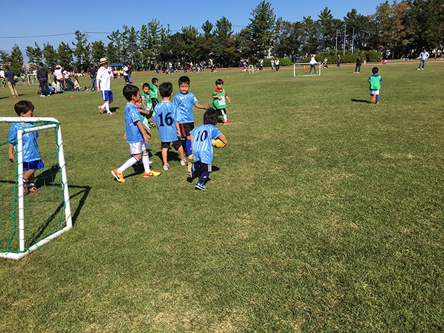 JFAキッズ（U-6/8）サッカーフェスティバル 石川県金沢市の石川県西部緑地公園陸上競技場　補助競技場に、1875人が参加！