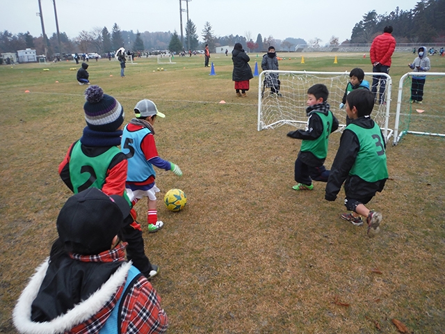 JFAキッズ（U-6/8）サッカーフェスティバル 岩手県奥州市の奥州市ふれあいの丘公園　多目的運動広場に、178人が参加！