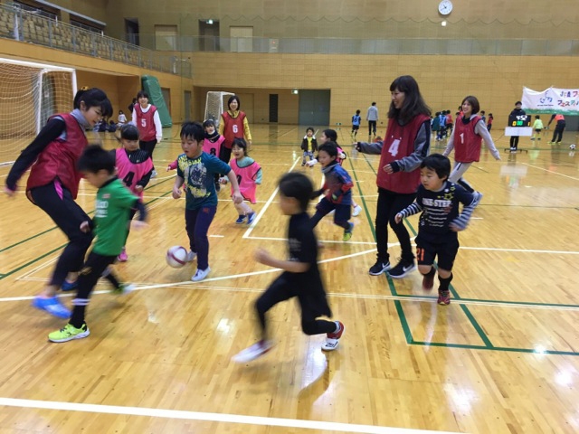 JFAファミリーフットサルフェスティバル 山口県防府市のソルトアリーナ防府に、143人が参加！