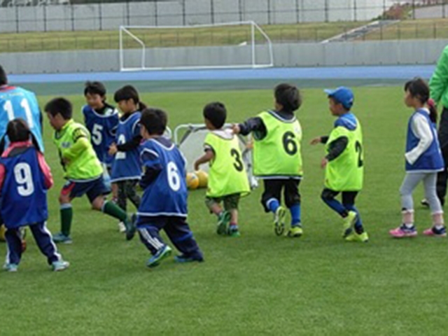 JFAキッズ（U-6/8）サッカーフェスティバル 長野県佐久市の佐久市総合運動公園　陸上競技場に、94人が参加！