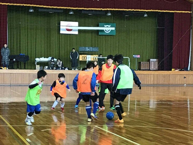 JFAファミリーフットサルフェスティバル 石川県羽咋市の羽咋市立羽咋小学校に、73人が参加！