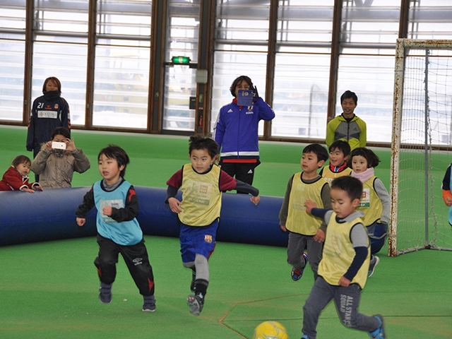 JFAキッズ（U-6）サッカーフェスティバル 島根県出雲市の出雲ドームに、84人が参加！