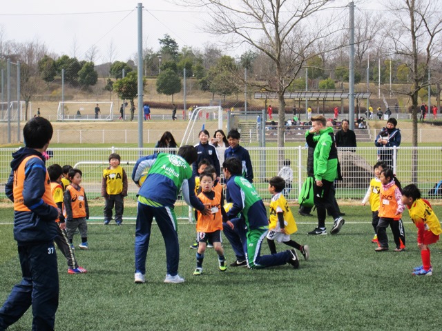 JFAキッズ（U-6）サッカーフェスティバル 兵庫県三木市の三木総合防災公園第３球技場に、333人が参加！