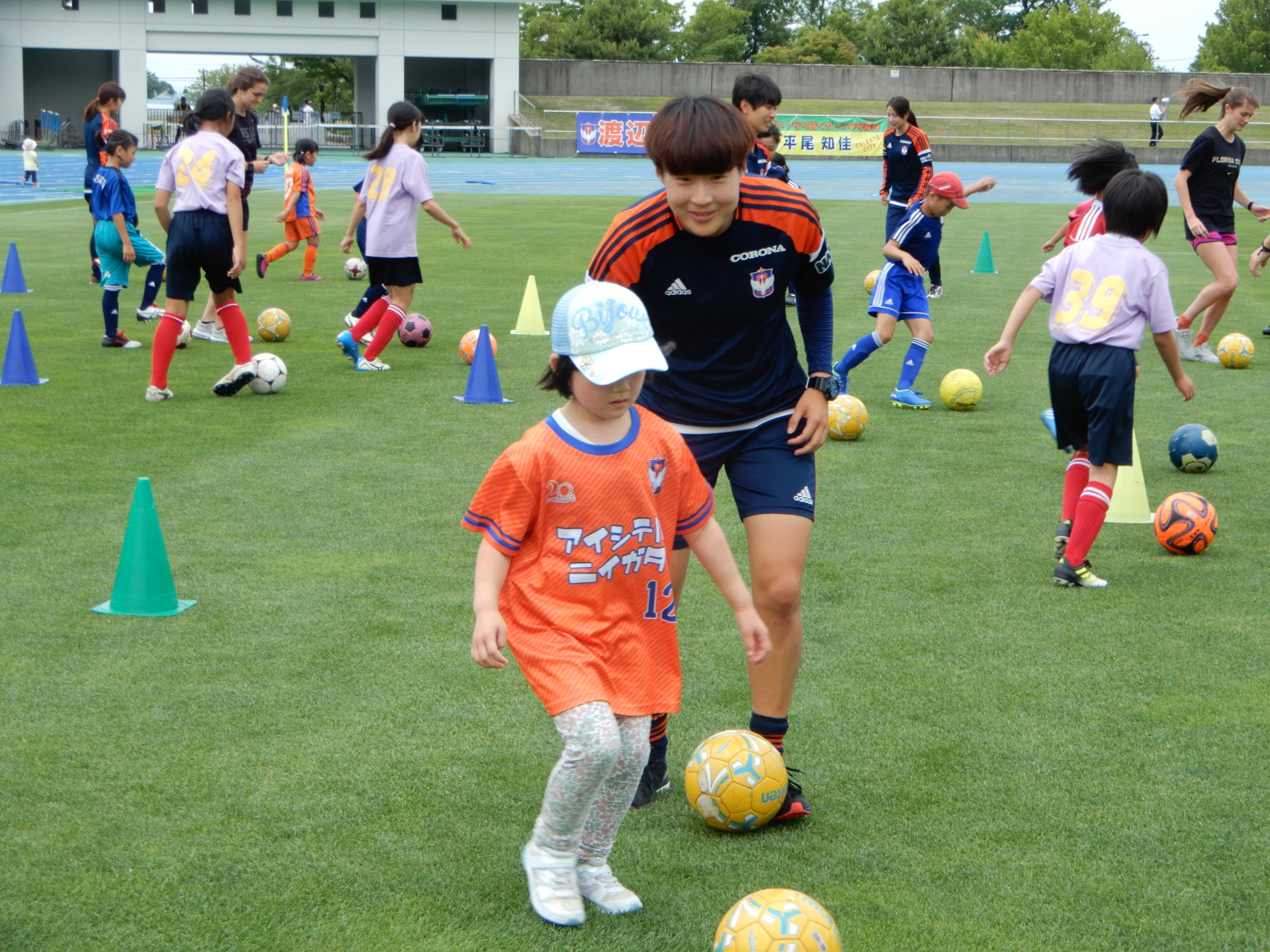 JFAレディース／ガールズサッカーフェスティバル 新潟県新発田市五十公野5724の新発田市五十公野公園陸上競技場に20人が参加！