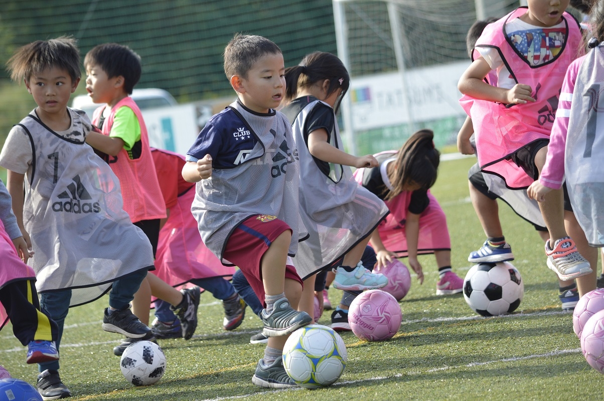 JFAキッズ（U-6/8）サッカーフェスティバル 三重県松阪市のアスキーフットサルパーク松阪に60人が参加！