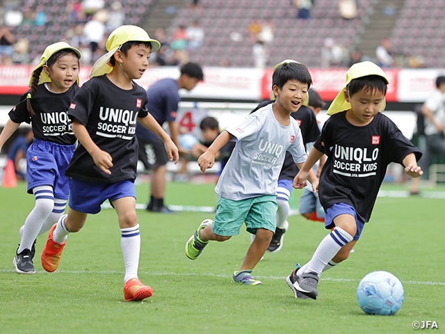 JFAユニクロサッカーキッズ2024 今年は国内外15都市で開催決定!!　2024年度の初回は 「JFAユニクロサッカーキッズ in フランス」を開催