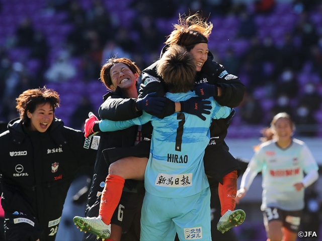 新潟Lと浦和Lが決勝進出を決める　皇后杯 JFA 第46回全日本女子サッカー選手権大会