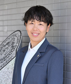 岩清水　梓