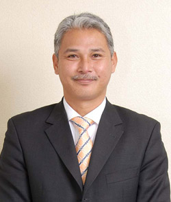 小島　伸幸