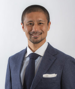 坪井　慶介