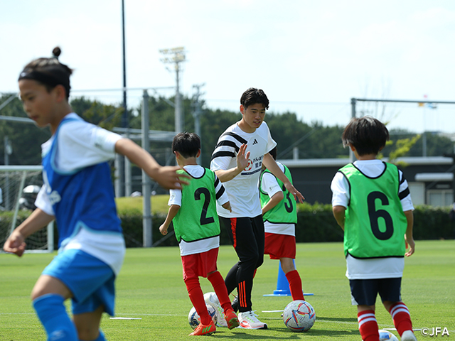 鈴木選手は「子どもたちとプレーできて自分自身もリフレッシュできた。楽しんでいる姿を見られてよかった」とコメント